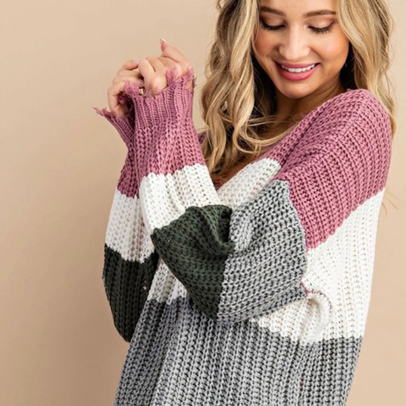 Kinsley Color Block Sweater in Hunter Green - Picture 3 of 3